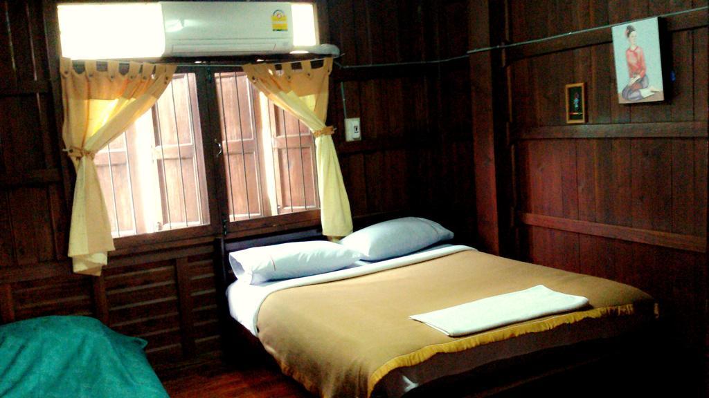 Baan Mai Guesthouse Mae Hong Son Quarto foto