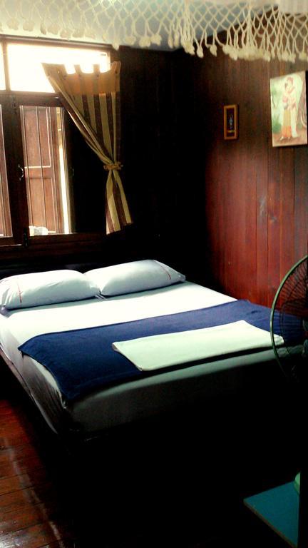 Baan Mai Guesthouse Mae Hong Son Quarto foto